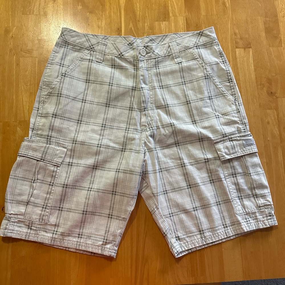 Wrangler plaid jean shorts jorts. Size 34. ❣️